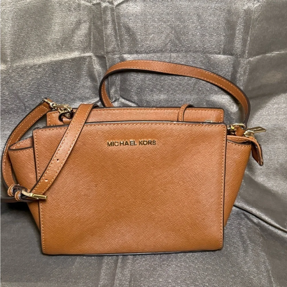 Michael Kors Brown Leather Shoulder Bag - Picture 2 of 8